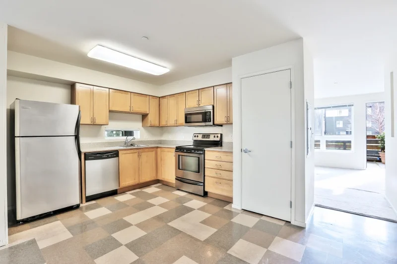 16_f8__1780_Bancroft_Avenue_521_016 (800x533).jpg