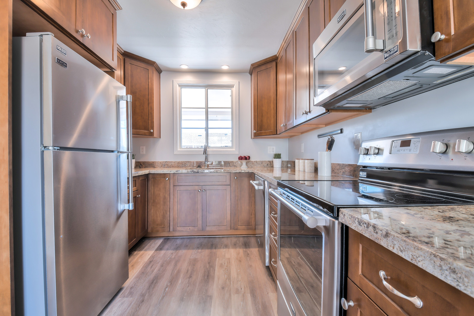 18_f8_207_Ravenwood_Way_07172018_018_mls.jpg