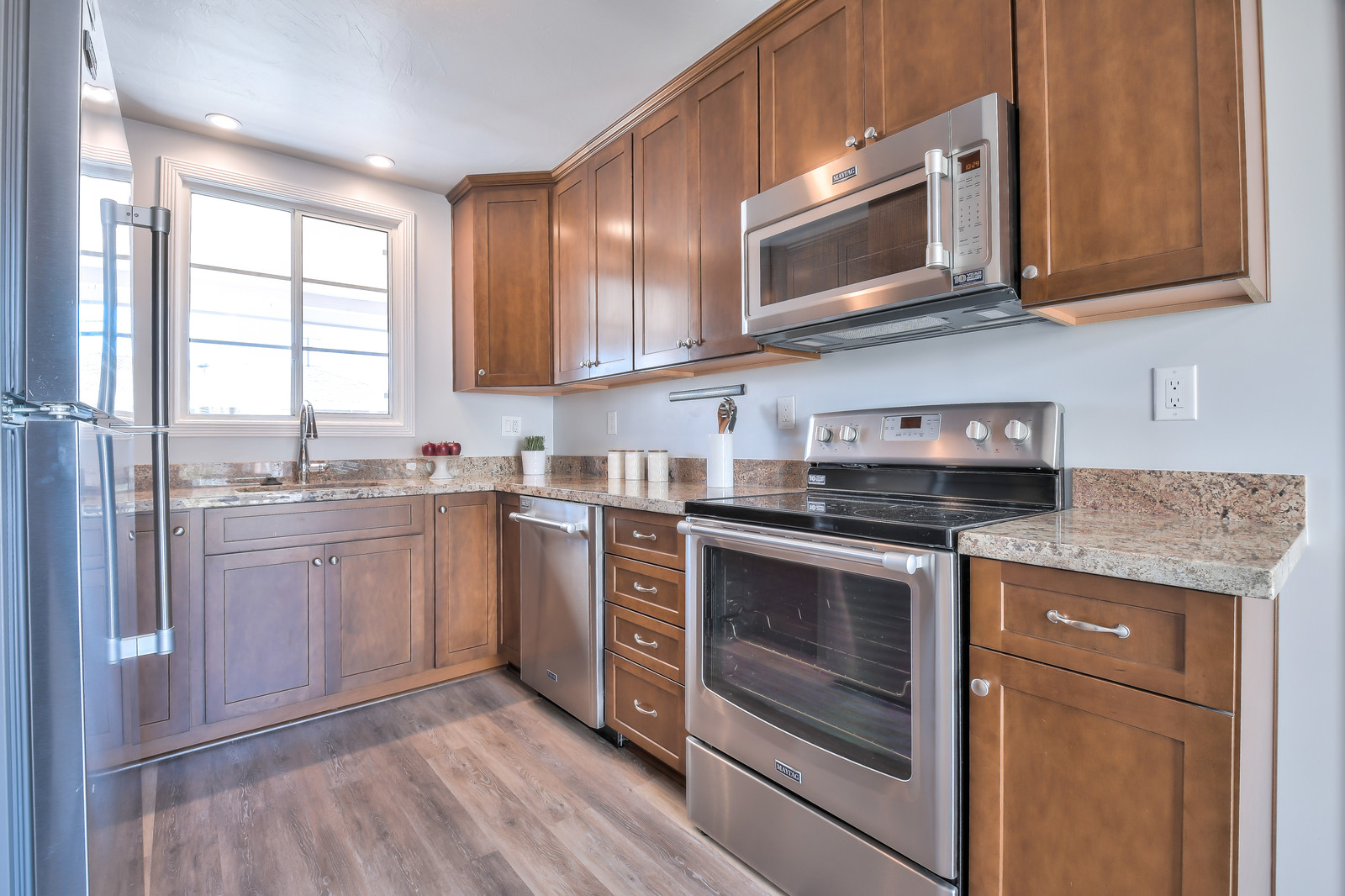 17_f8_207_Ravenwood_Way_07172018_017_mls.jpg