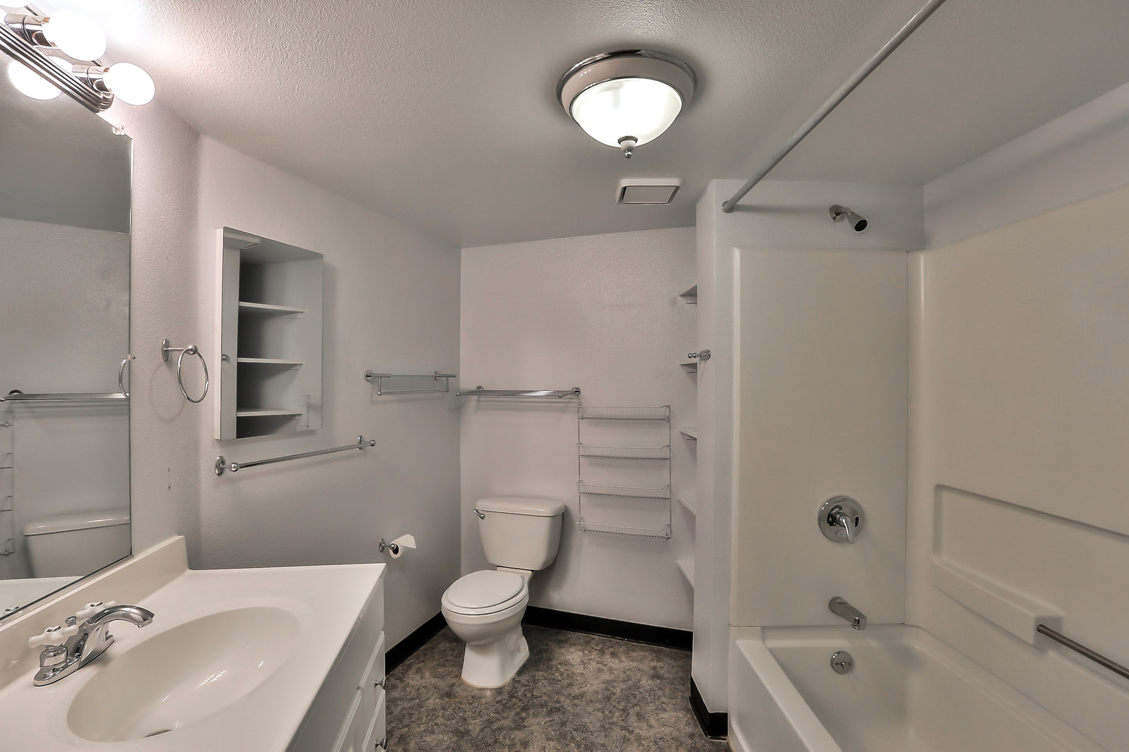 31_f8_1695_18th_Street_307_082118_032_mls.jpg