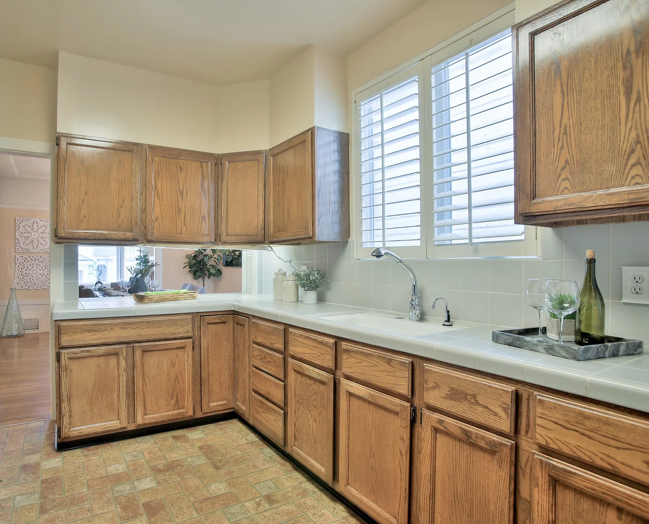 16_f8_649_27th_Ave_091718_015_mls.jpg