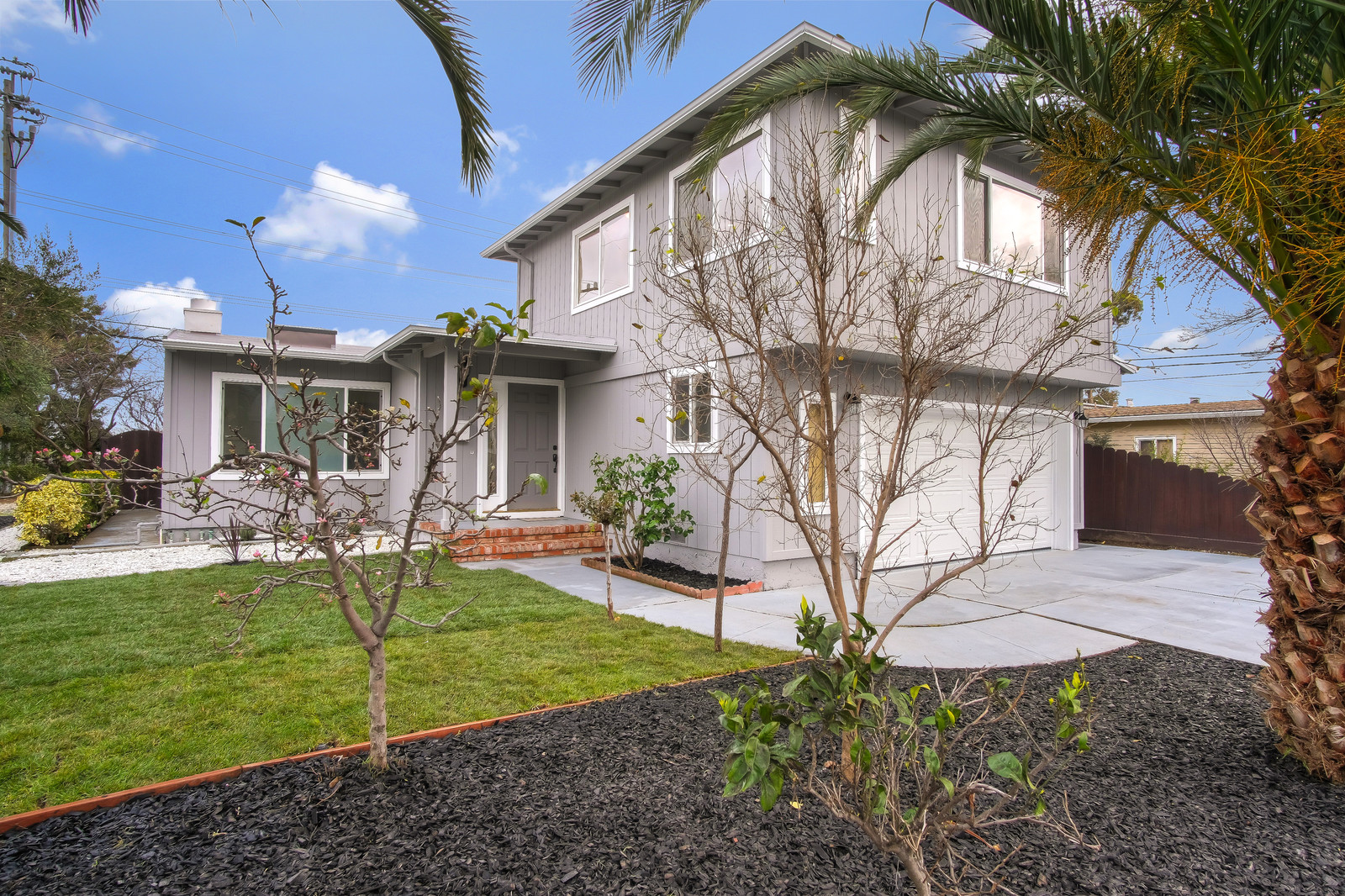 01_F82103_Shoreview_Avenue1_mls.jpg
