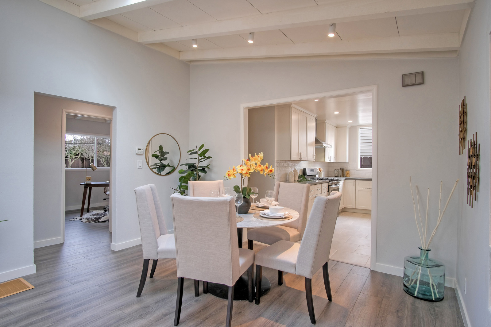 17_F82103_Shoreview_Avenue17_mls.jpg