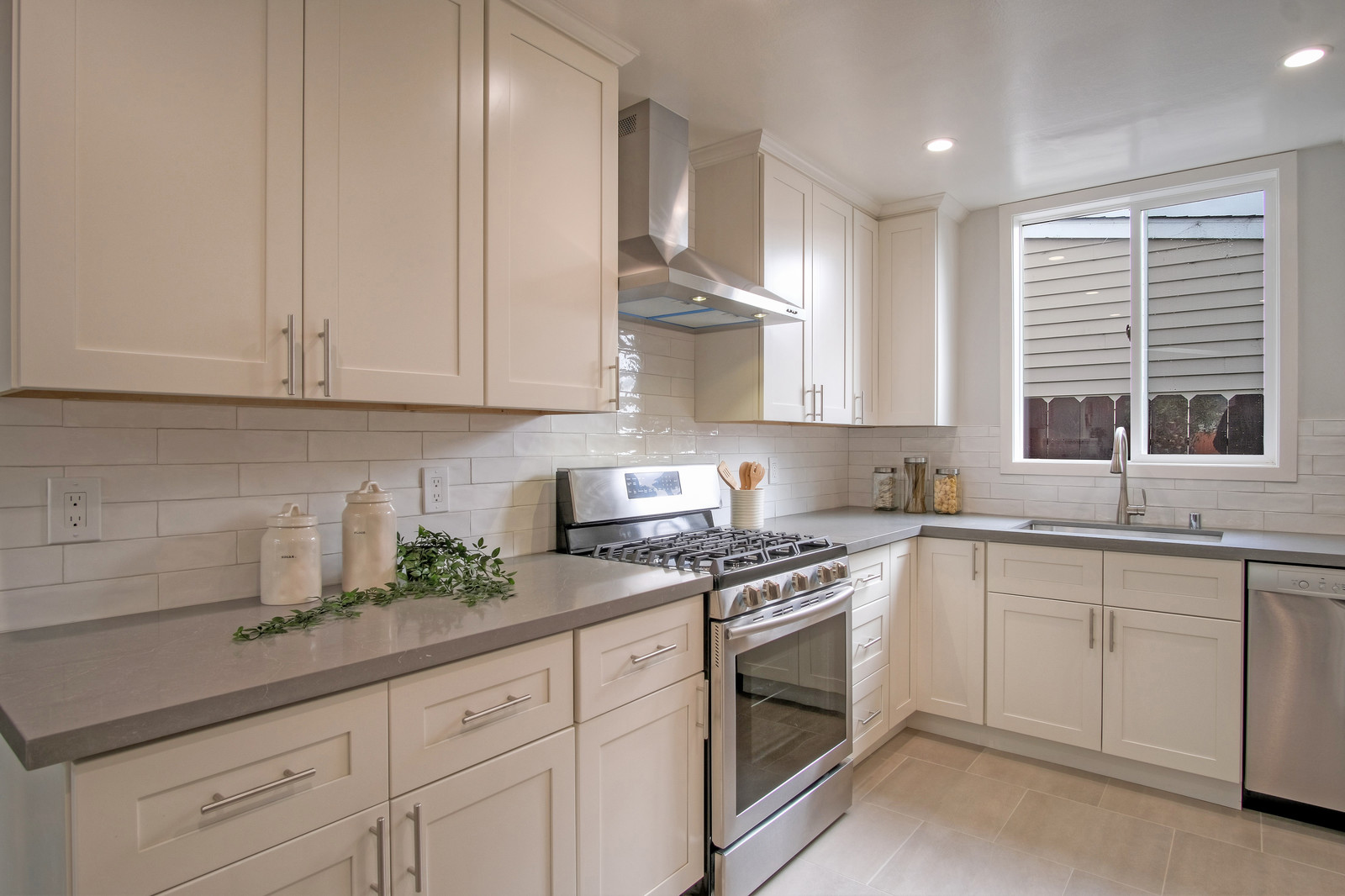 21_F82103_Shoreview_Avenue21_mls.jpg