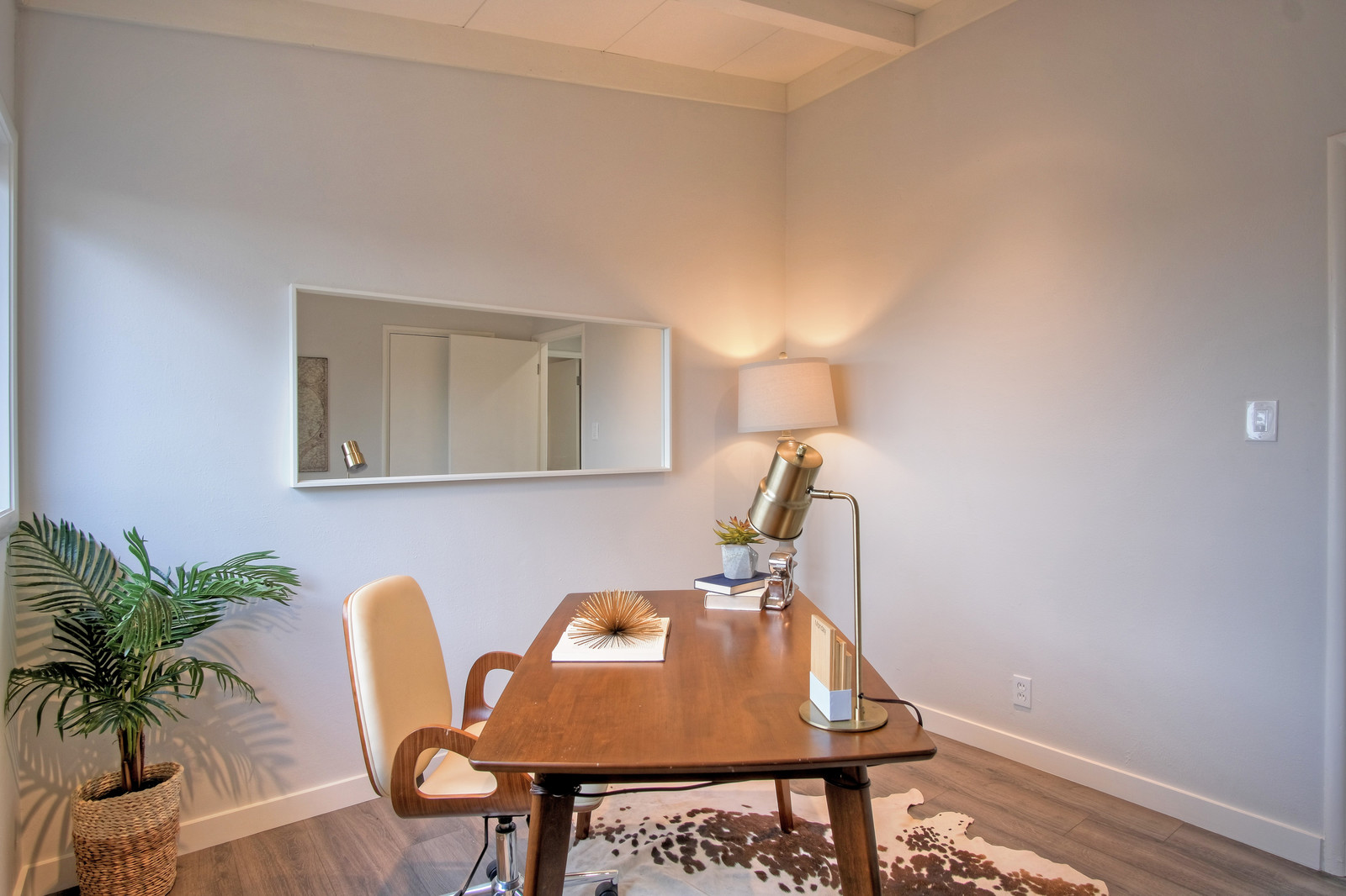 43_F82103_Shoreview_Avenue43_mls.jpg