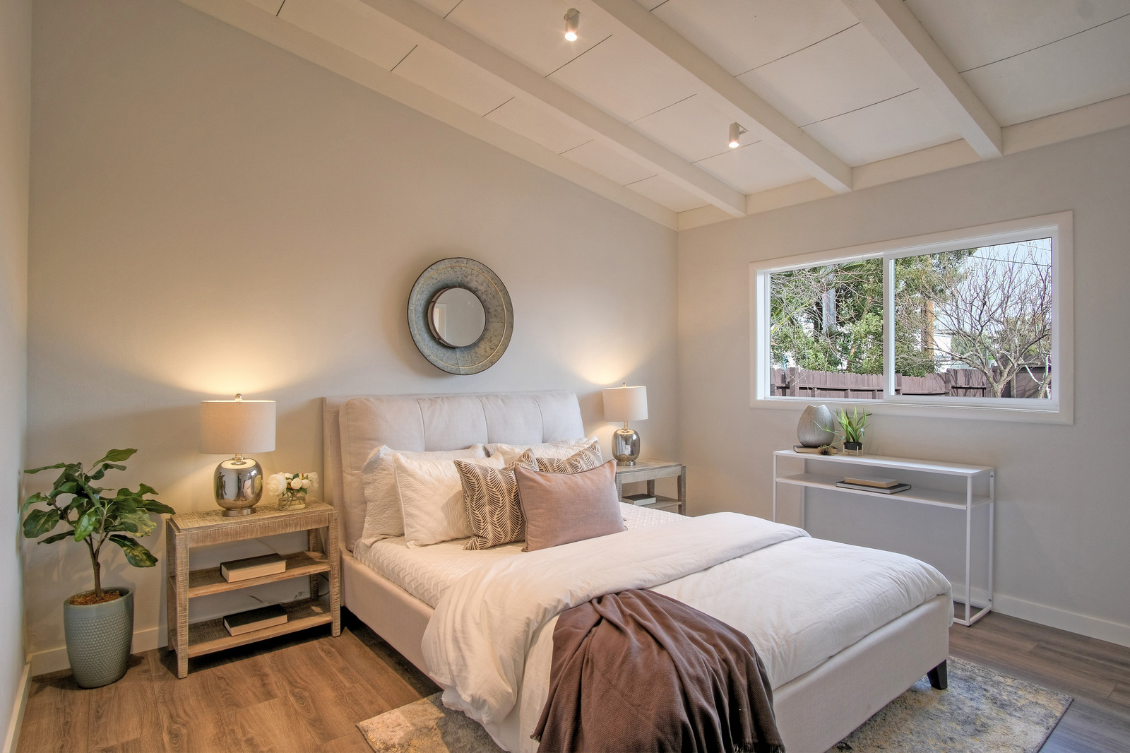 33_F82103_Shoreview_Avenue33_mls.jpg