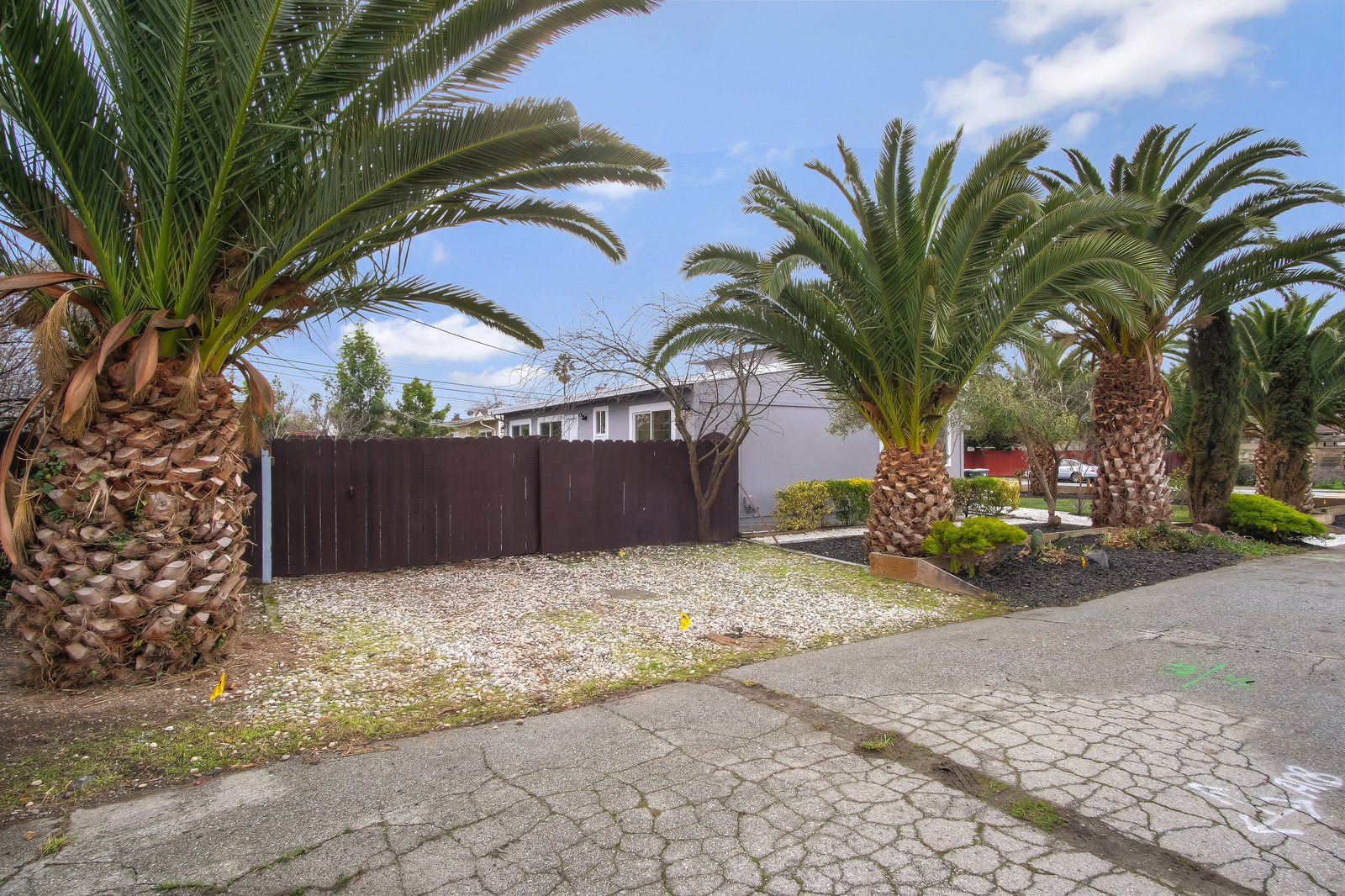 50_F82103_Shoreview_Avenue50_mls.jpg
