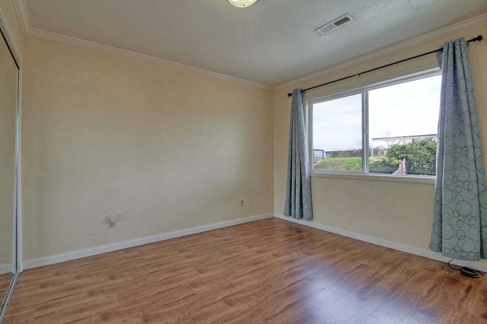 32_F85428_Sandmound_Blvd32_mls.jpg