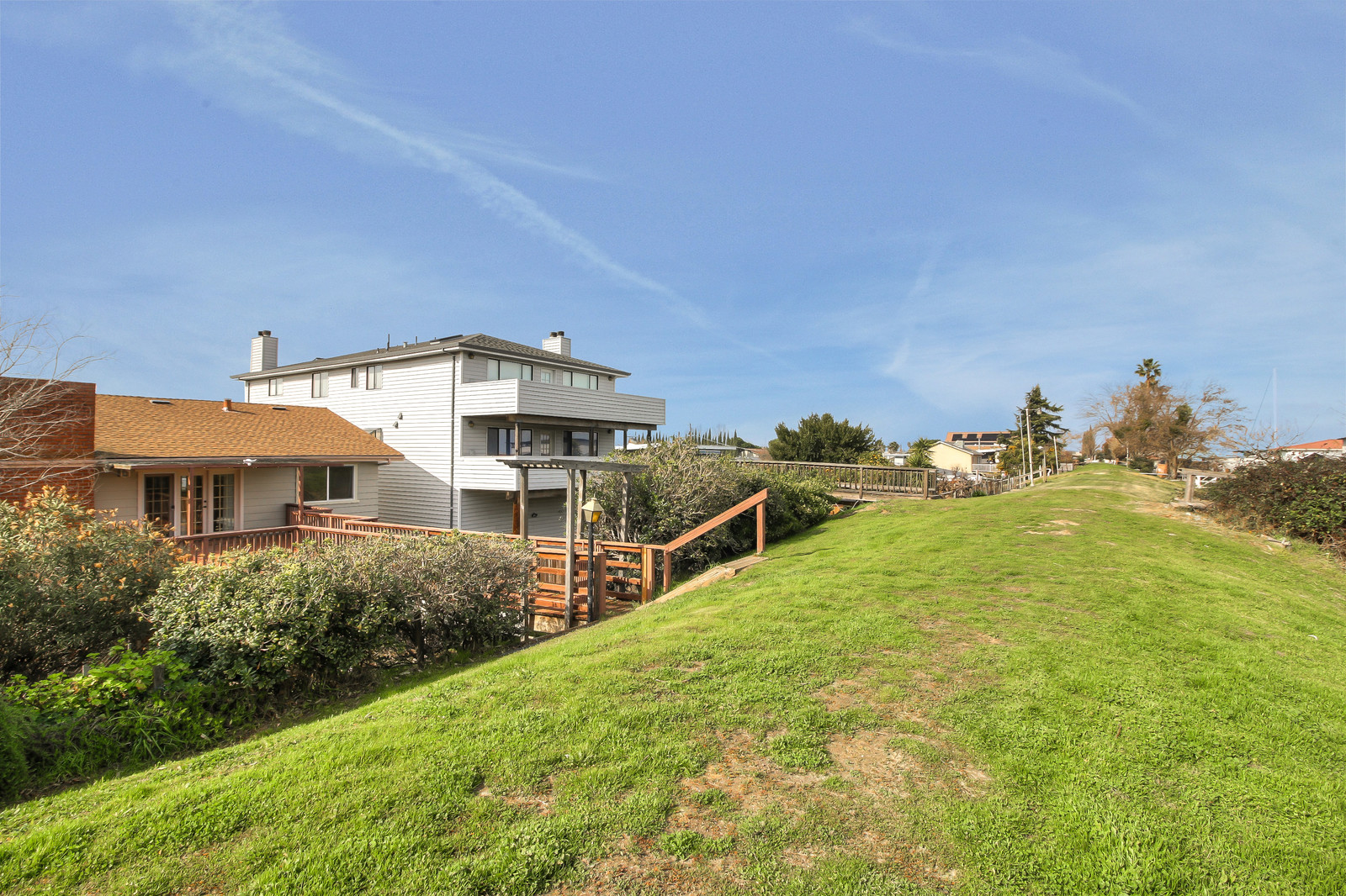 48_F85428_Sandmound_Blvd48_mls.jpg