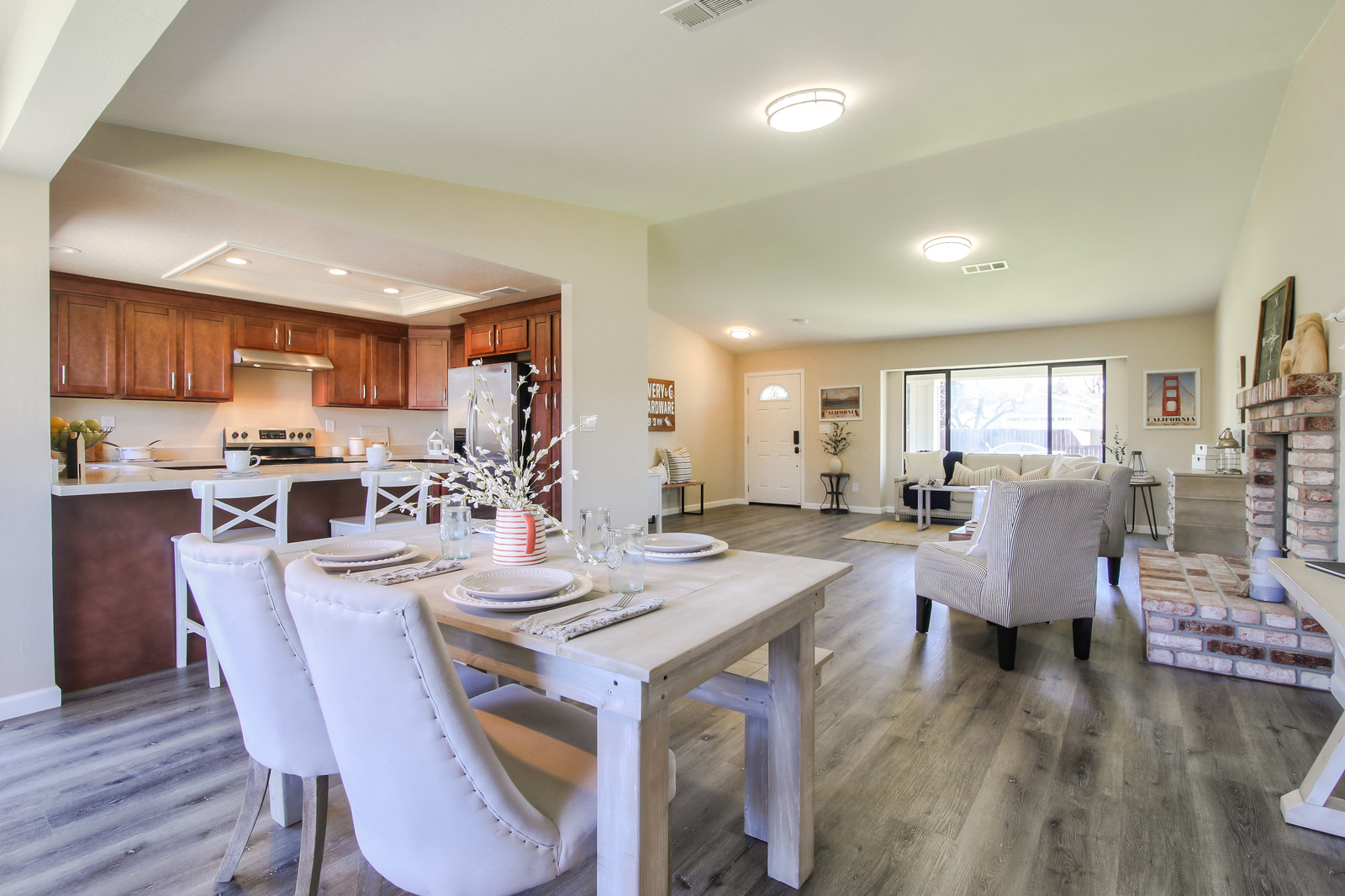 64_F84323_Arleda_Lane20_RP_mls.jpg