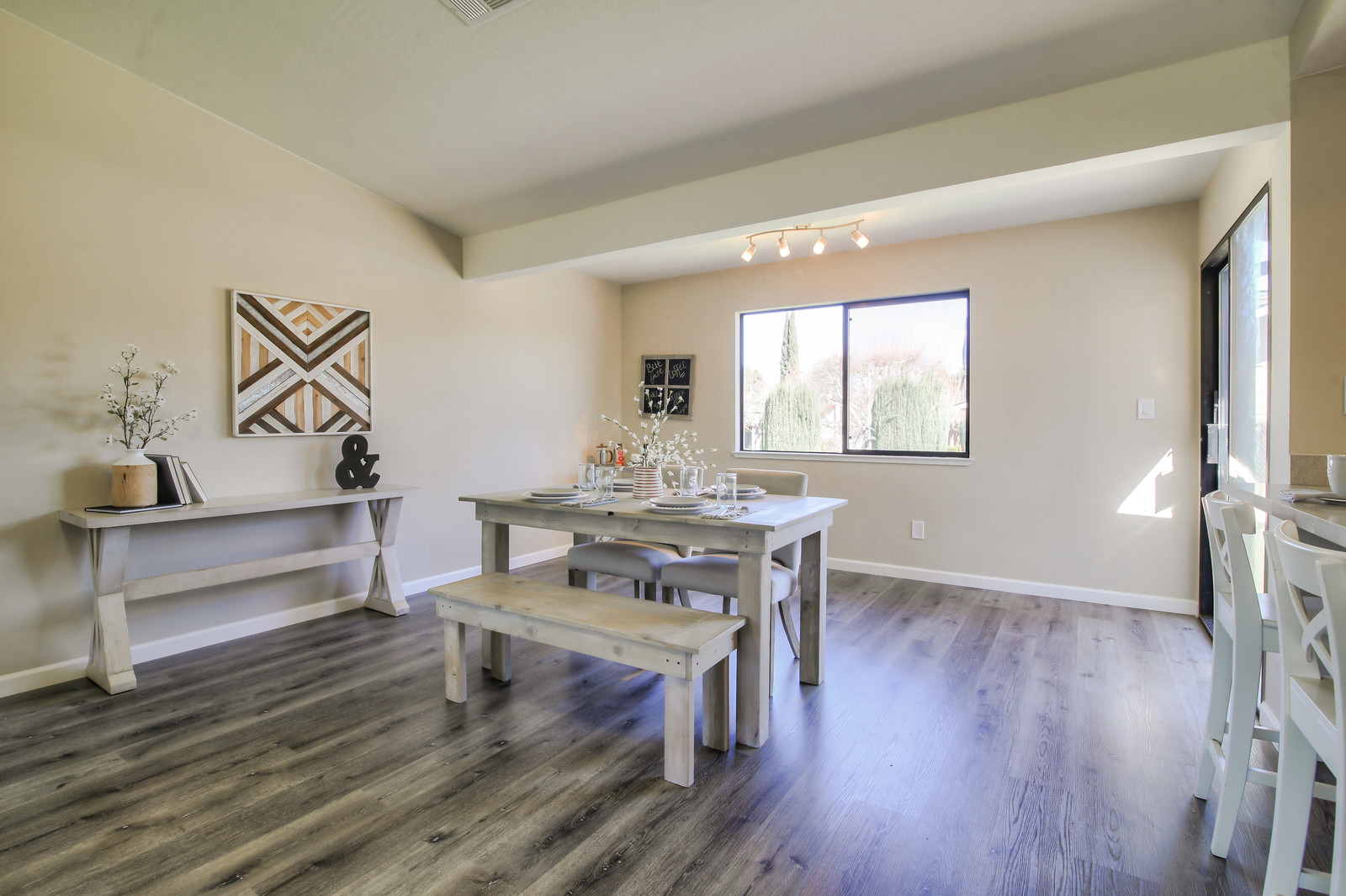 62_F84323_Arleda_Lane18_RP_mls.jpg