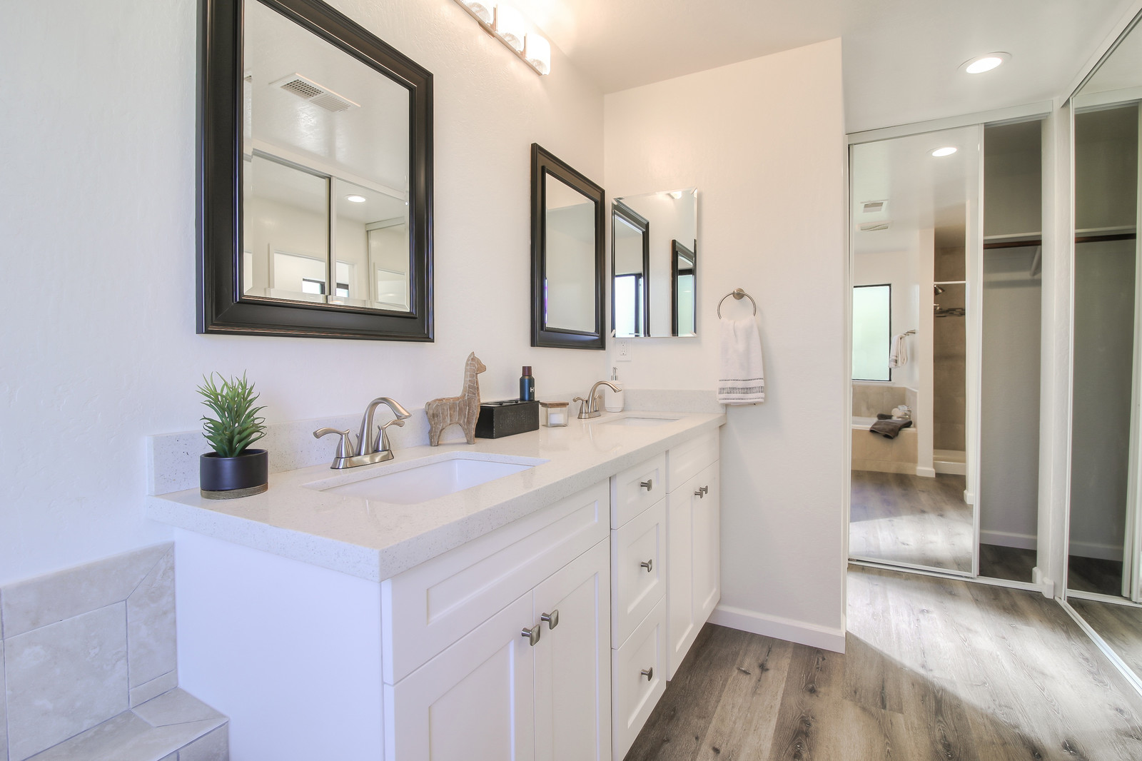 82_F84323_Arleda_Lane39_RP_mls.jpg