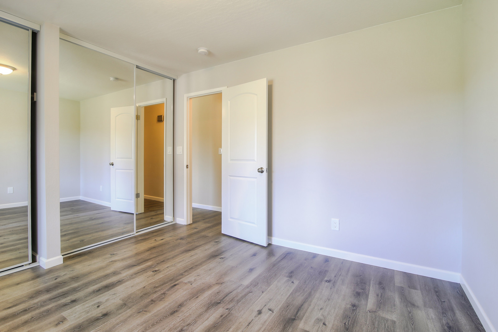 68_F84323_Arleda_Lane24_RP_mls.jpg