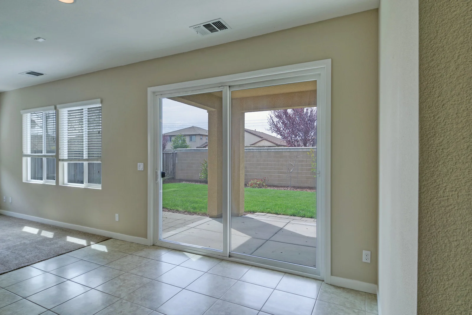 22_F8106_Clear_Lake_Court22_mls.jpg