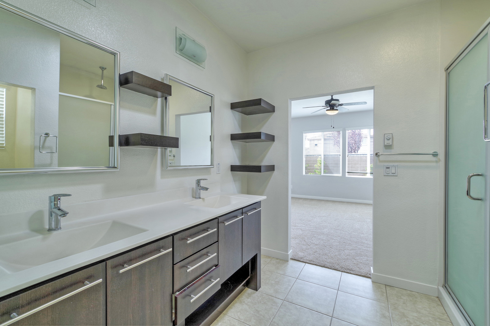 28_F8106_Clear_Lake_Court28_mls.jpg