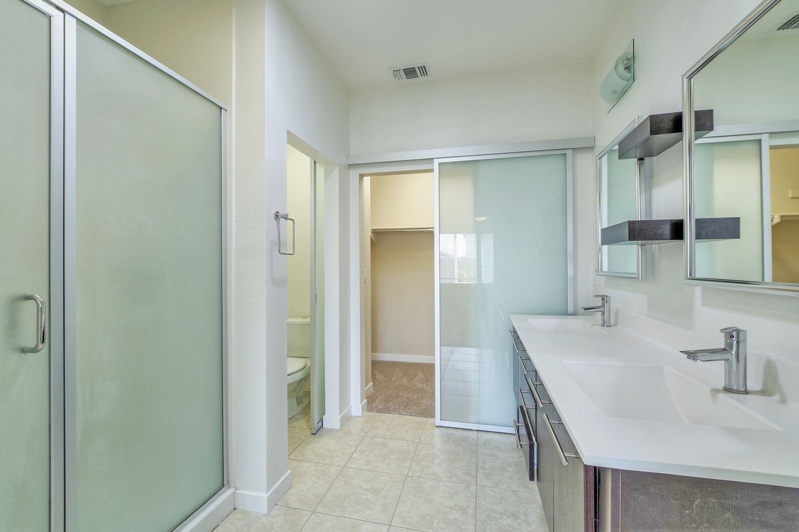 27_F8106_Clear_Lake_Court27_mls.jpg