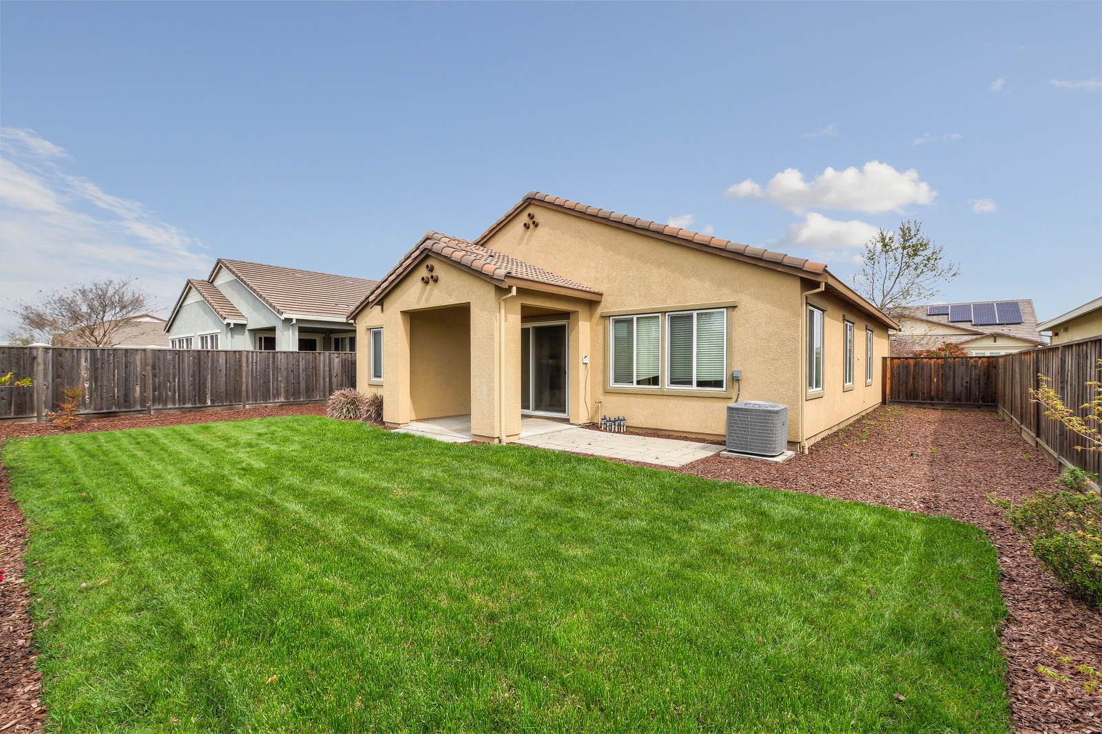 37_F8106_Clear_Lake_Court37_mls.jpg
