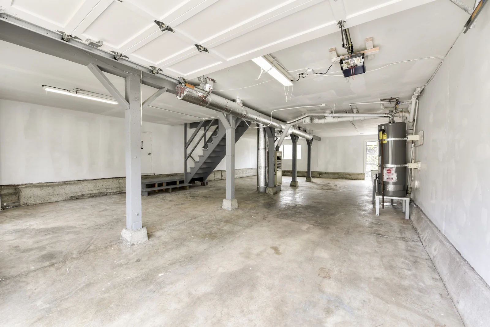 31_F8236_Catalina_Ave37_mls.jpg