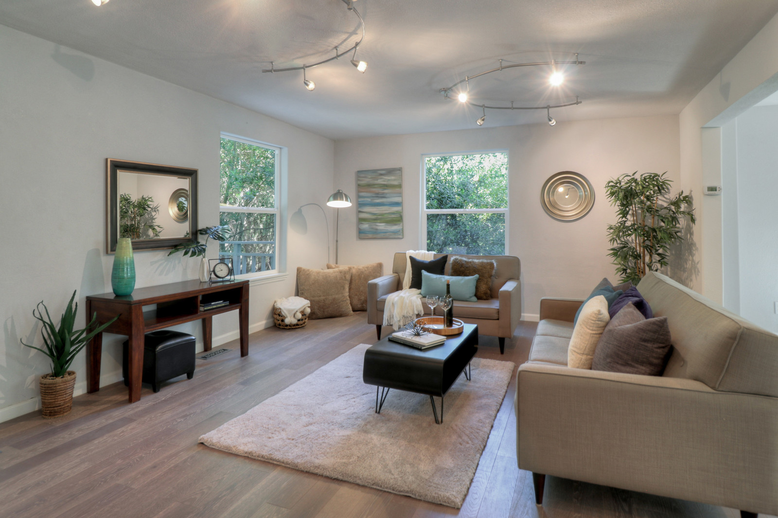 06_F8201_Floribel_Ave4_mls.jpg