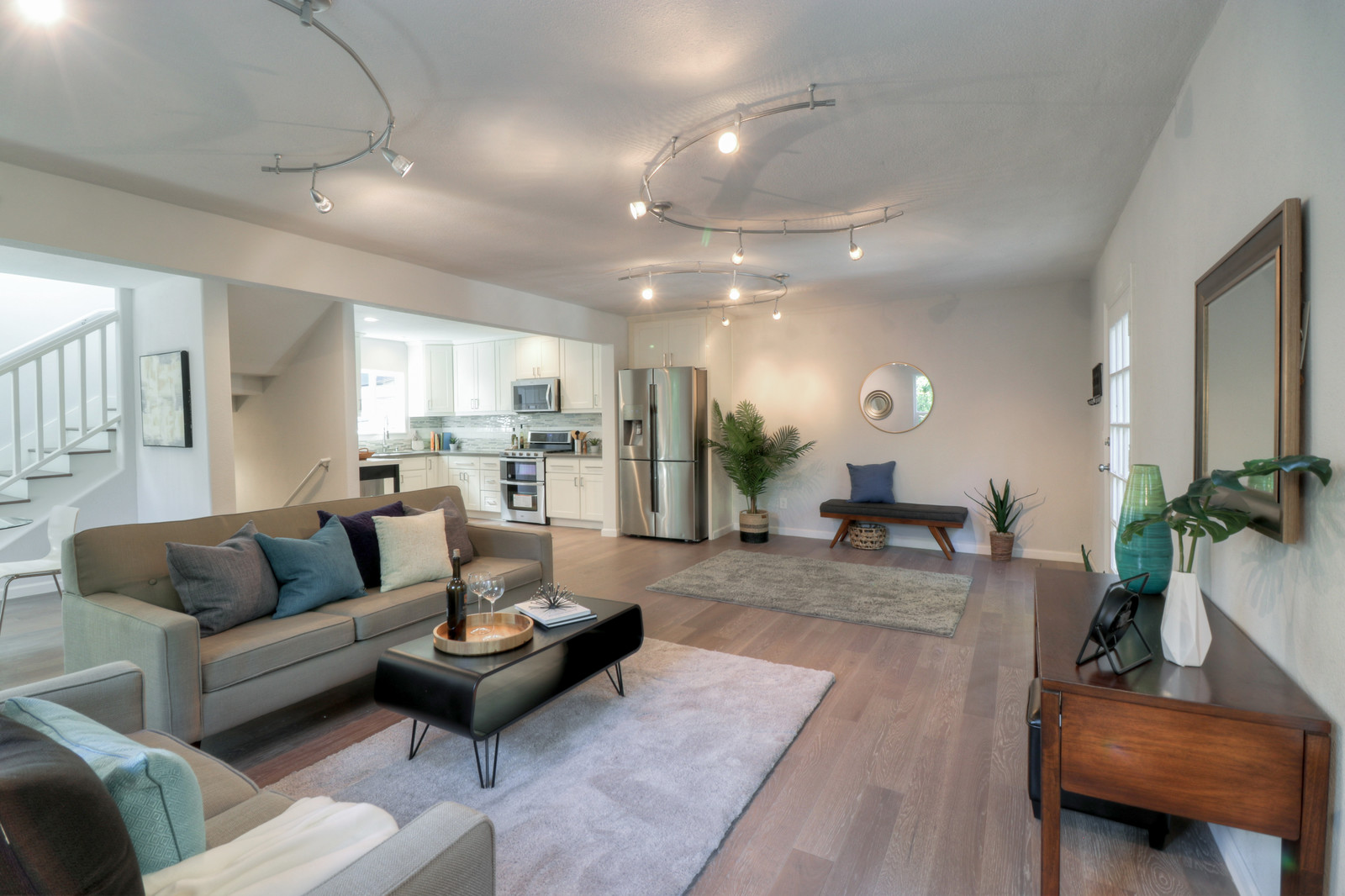 07_F8201_Floribel_Ave5_mls.jpg
