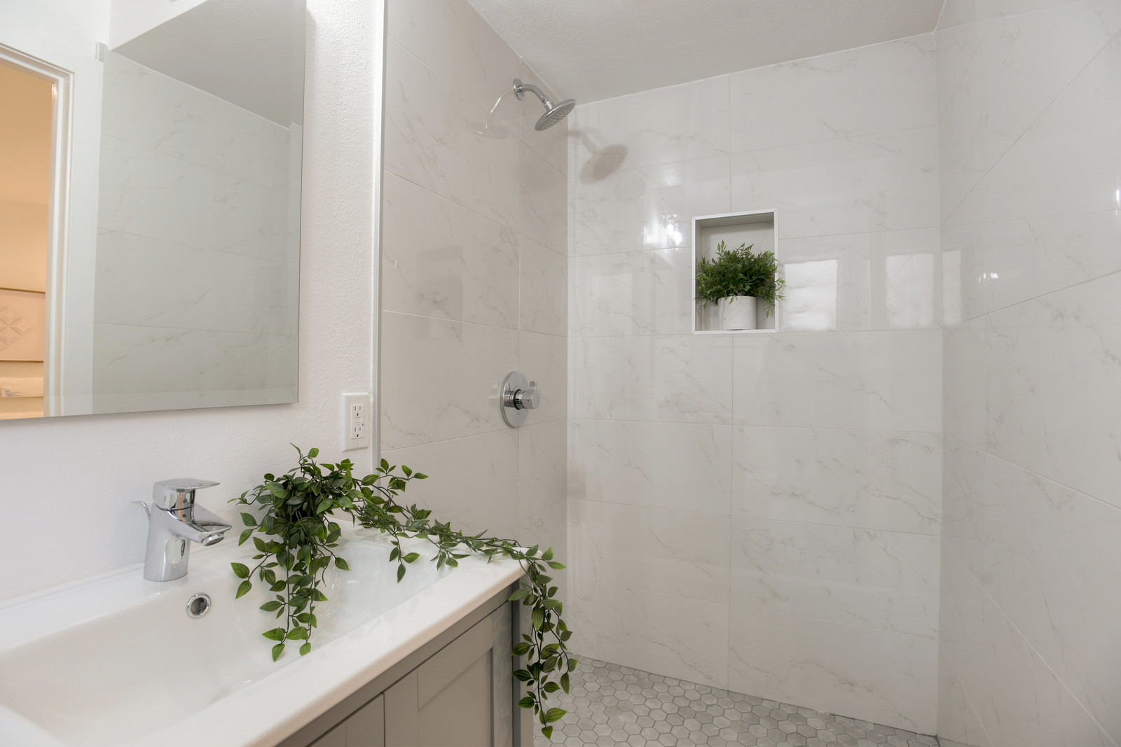 33_F81776_Rex_Street33_mls.jpg