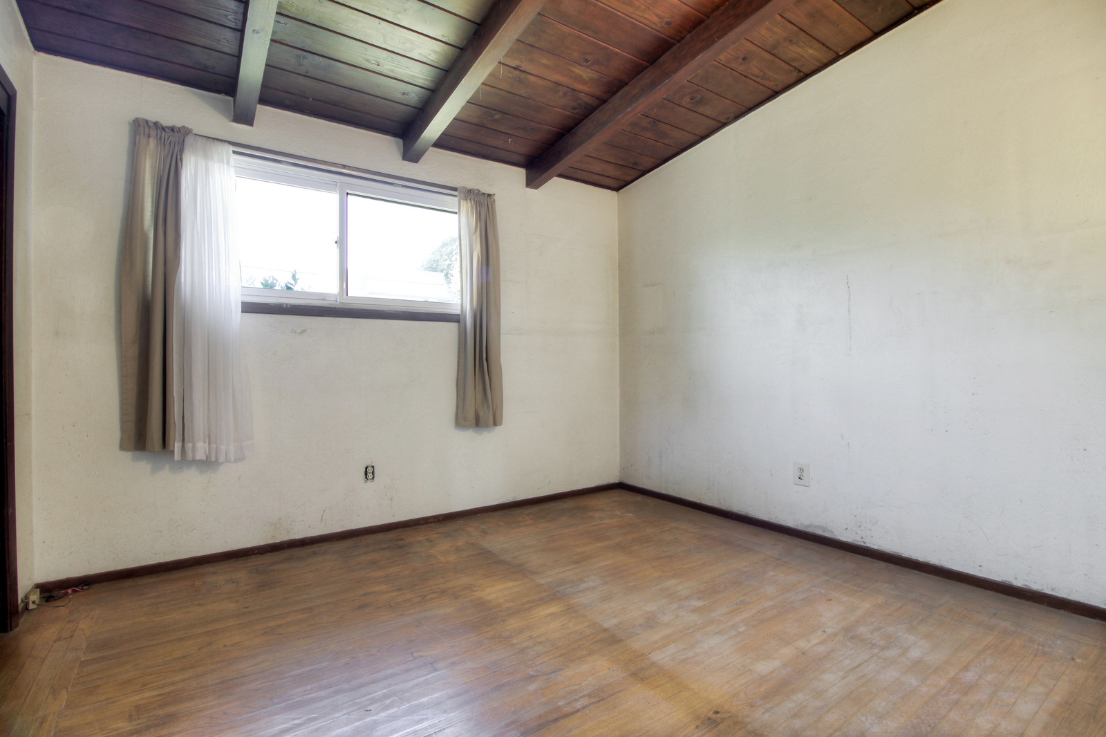 13_F833602_10th_Street13_mls.jpg