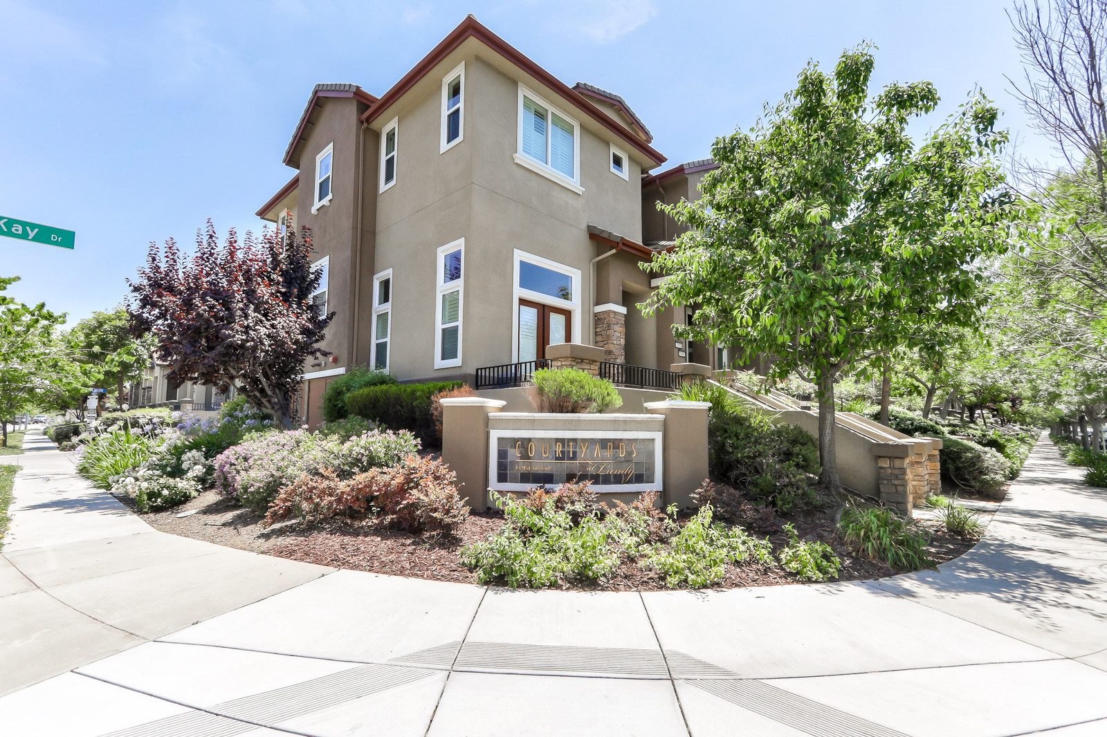 01_F81124_McKay_Drive60_mls.jpg