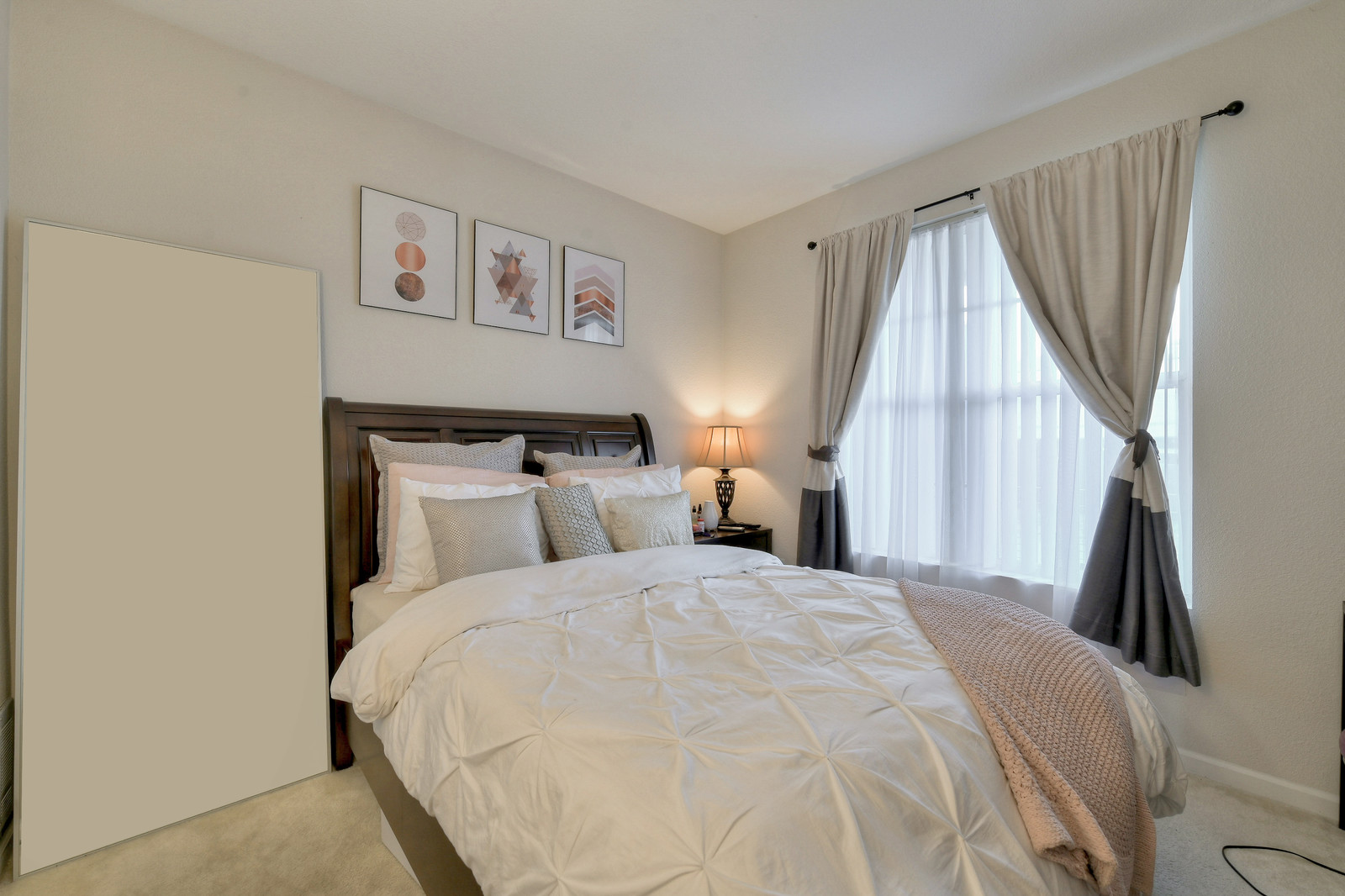 19_F81121_40th_St_440720_mls.jpg