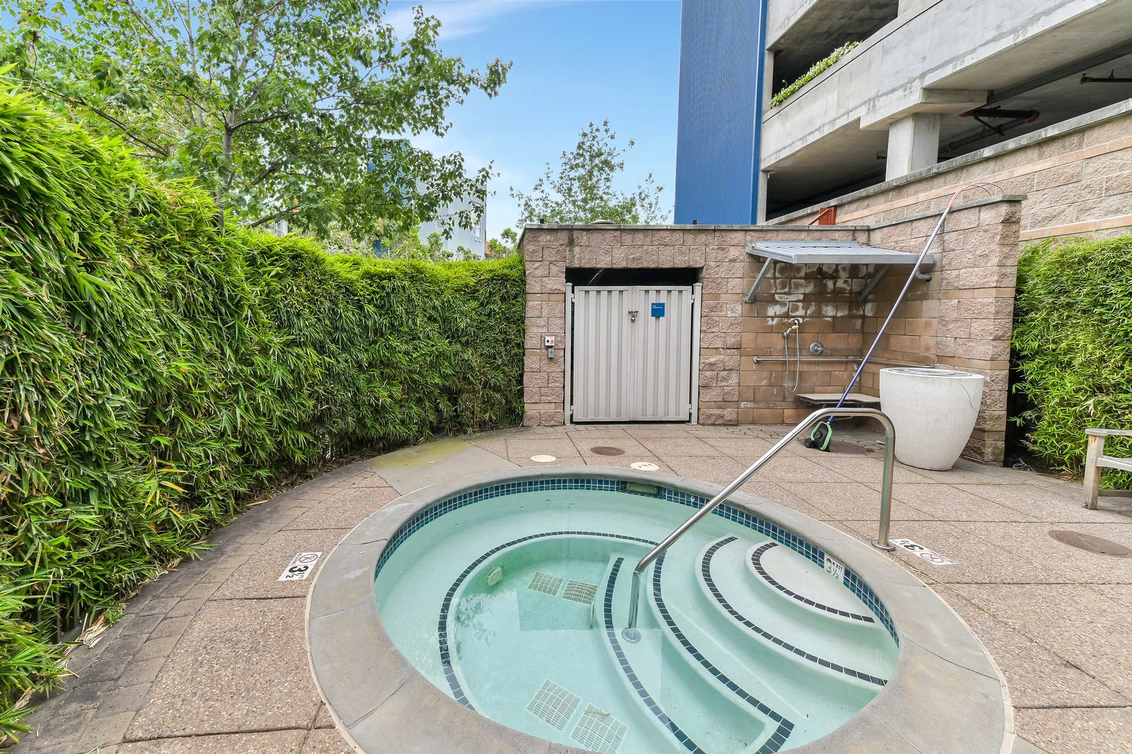 38_F81121_40th_St_440740__mls.jpg