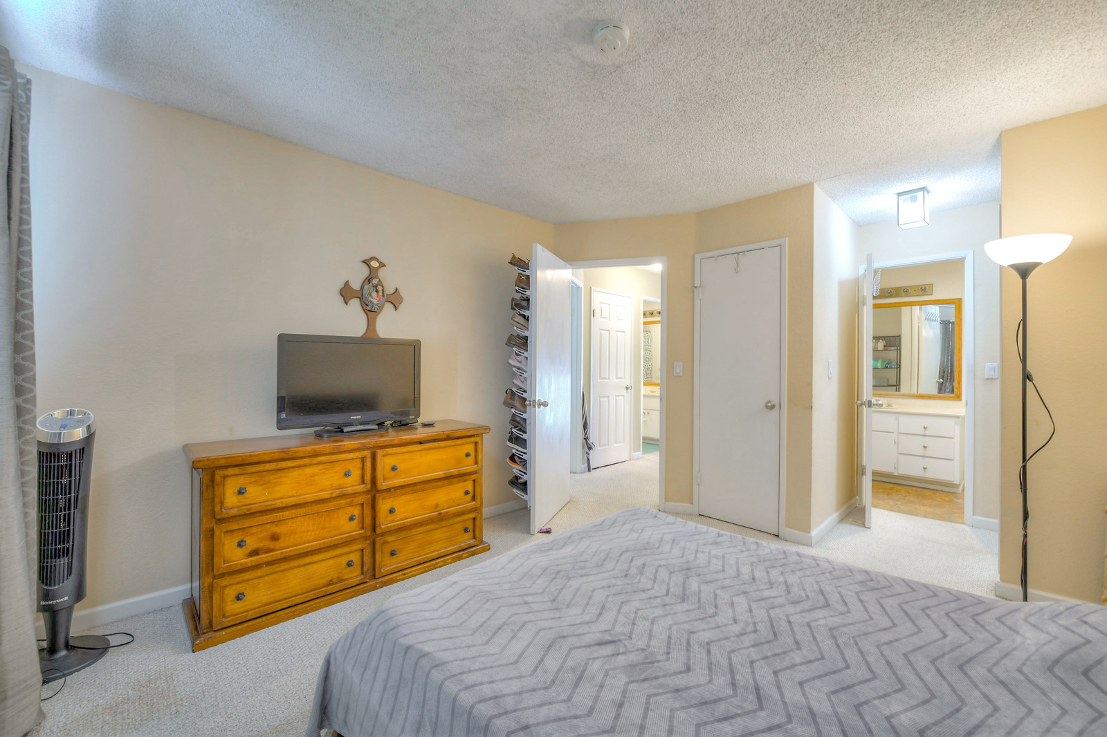 22_F8472_Coyote_Creek26_mls.jpg