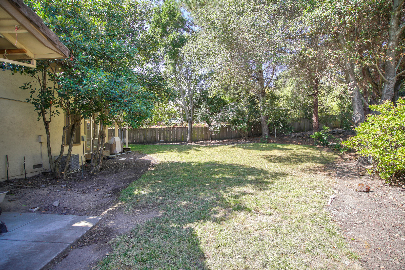 36_f8175892024436_mls.jpg