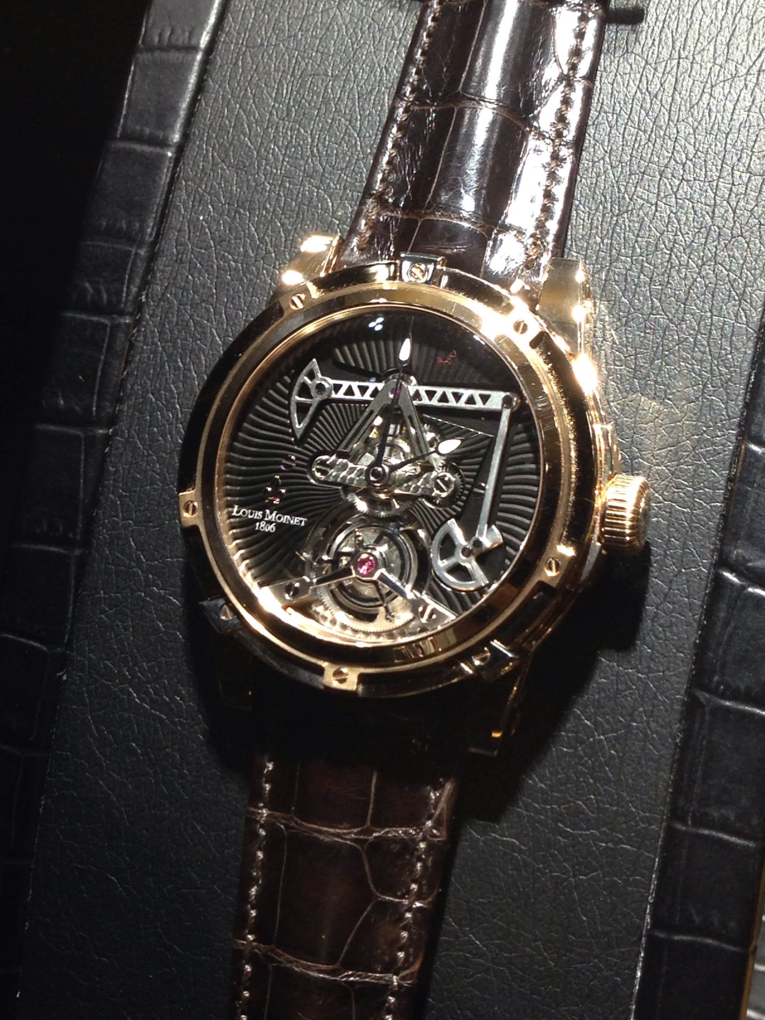 The concept is very interesting and funny. The texture of the dial gives the impression of oil, it's viscosity. The oil pump works all the time, making you rich every second.