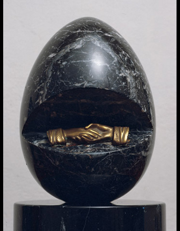 Senza titolo, 1980 ca. marmo nero e ottone, 26x17x17 cm