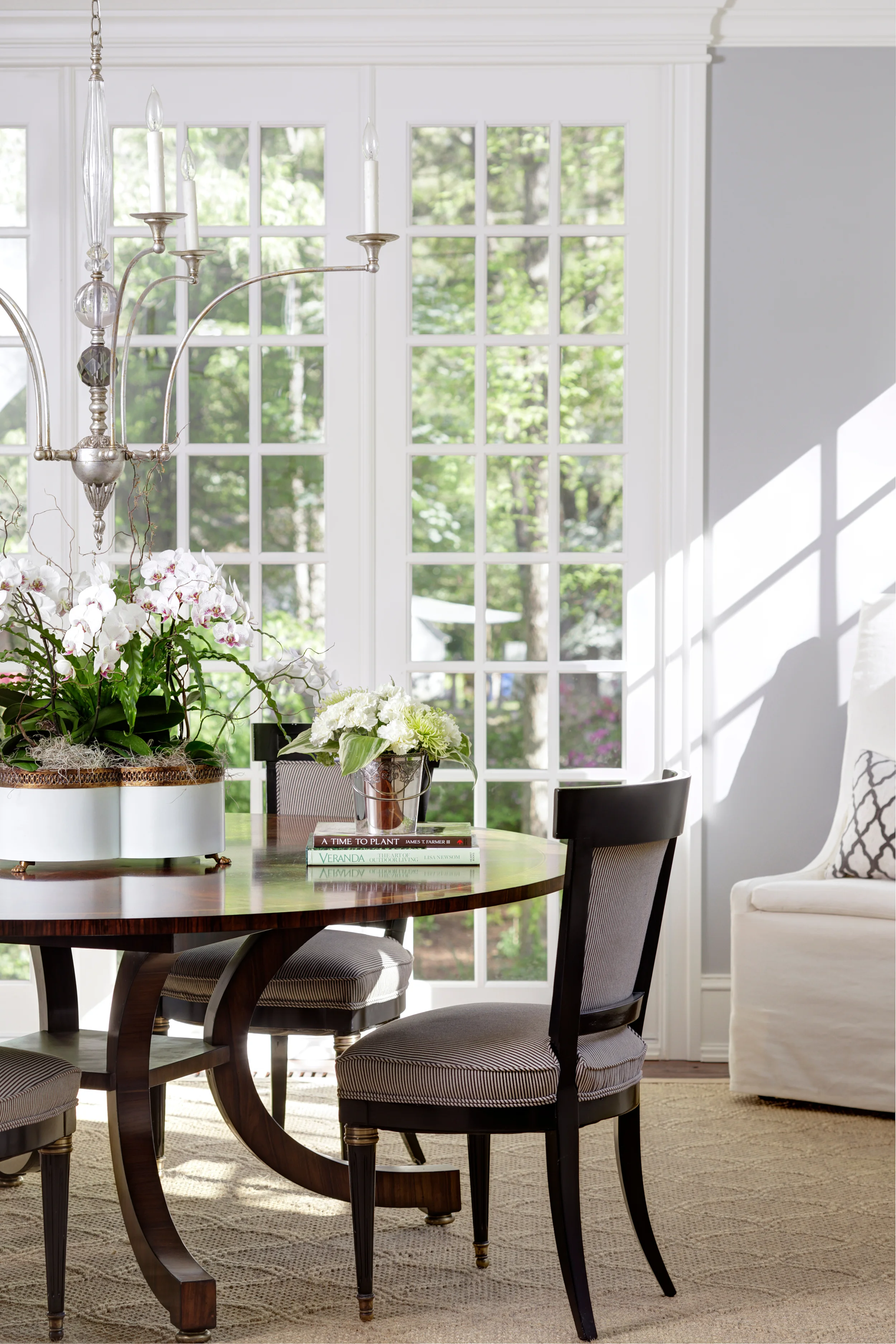 dinning-3226999564-O.jpg