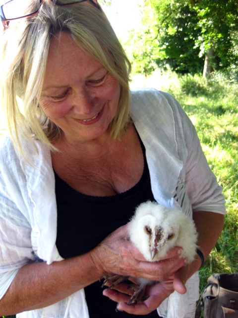 Christine with barn owl chick_0688.jpg