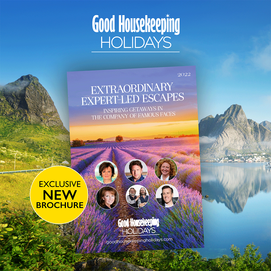 Holidays Brochure Lead Gen Campaign 2022 1080x1080.gif