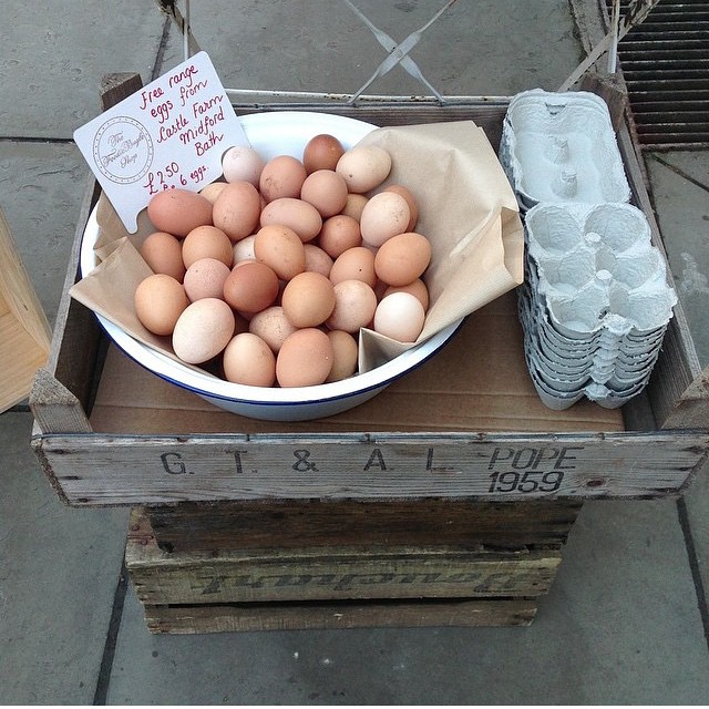 Counting down the days until farmers market session is back! Can't wait for warm eggs straight from the source and CSA baskets !!! And dinning Al Fresco!! Hurry up Spring ! {photo @thefoodiebugle }