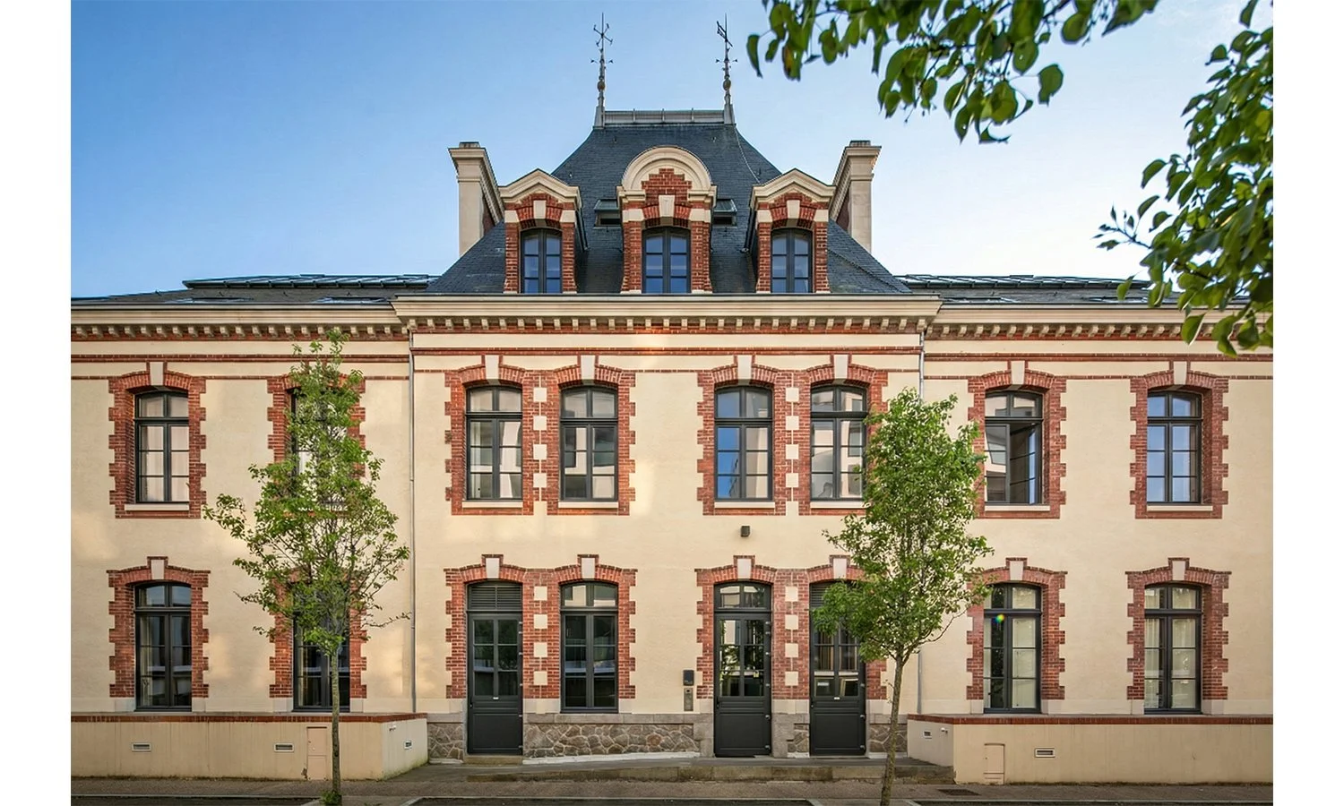 A9 1401 Chateau Auvours_03.jpg