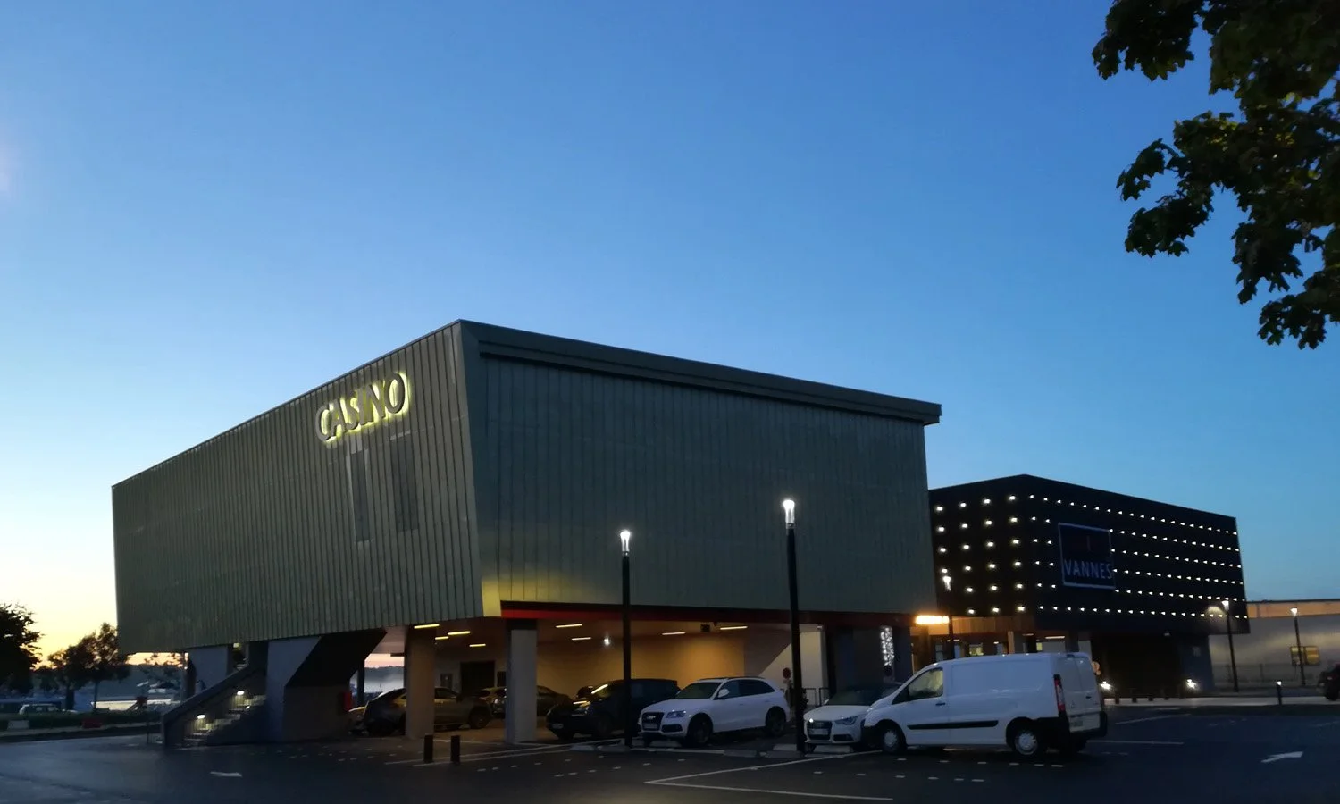 A8 1204 casino vannes 03.jpg