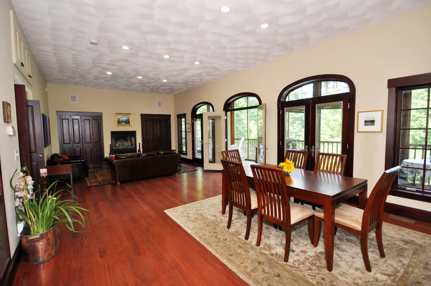 Tower Hill Int 6940r.JPG