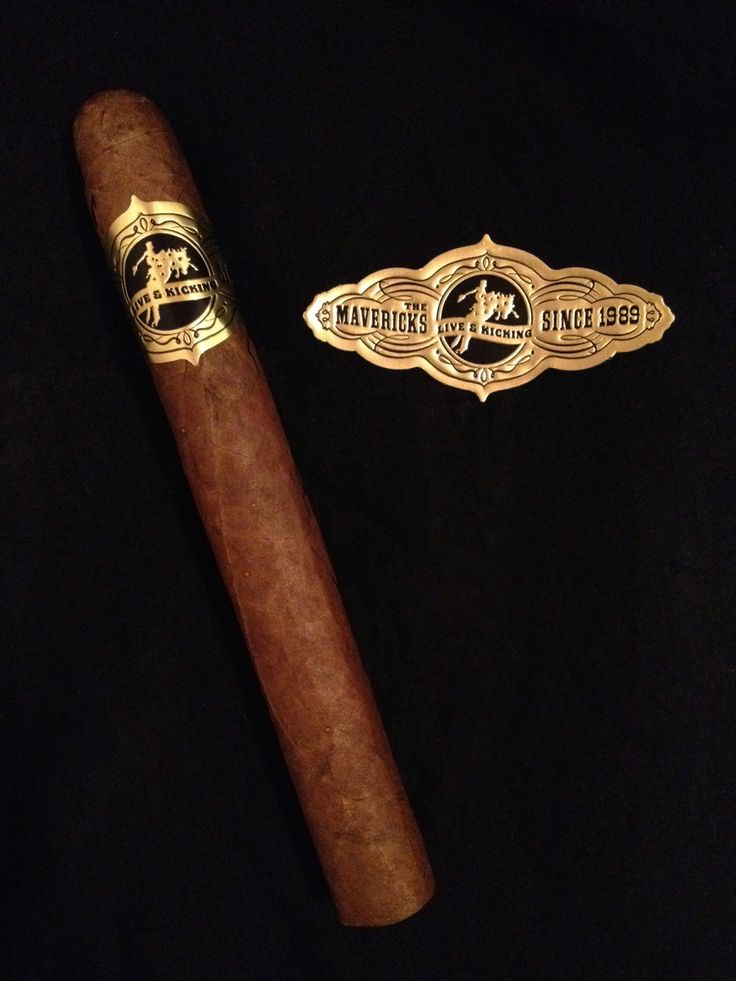 cigar band on cigar.jpg