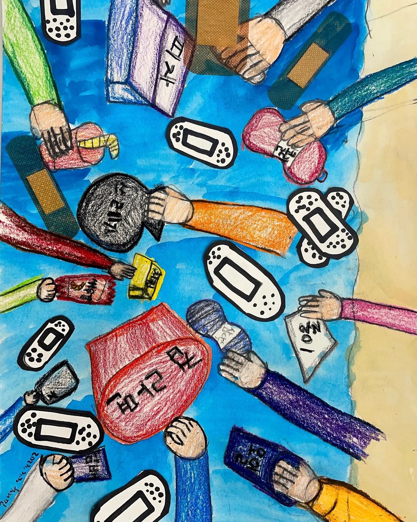 🖍️ I got these beautiful drawings from kids in South Korea using my bandaid to address different issues, proving how art is international, it has no boundaries and how we all share difficulties.⁠
👩&zwj;❤️&zwj;💋&zwj;👨 SWIPE and see some of the dra