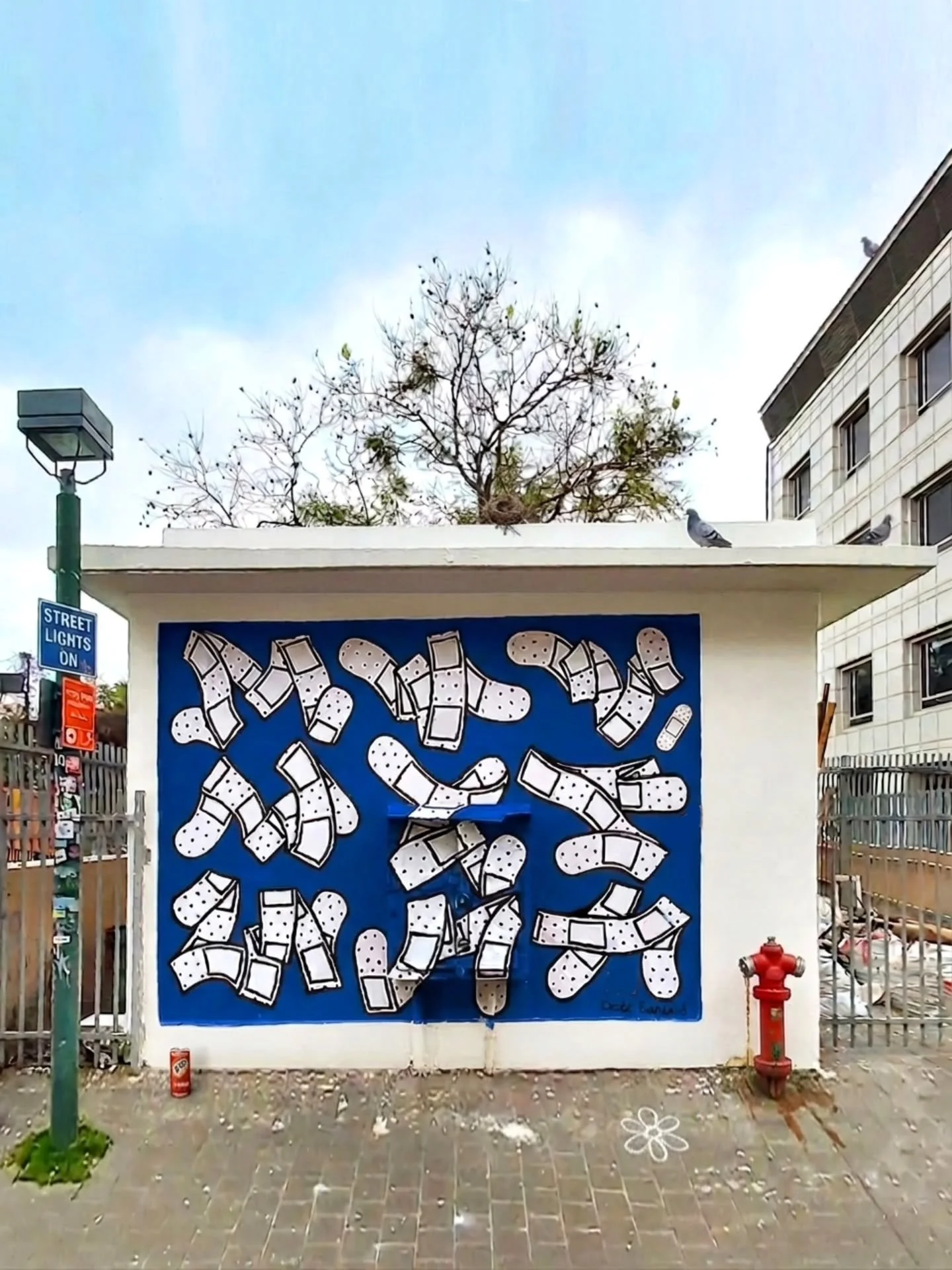 👉🏽 AFIKOMAN TREASURE HUNT Day 2️⃣ !
It's been a while since I've been to this neighbourhood and I have a feeling I might not remember the site correctly or something is off..
🔎 Can you spot how many differences are there between my imagination and