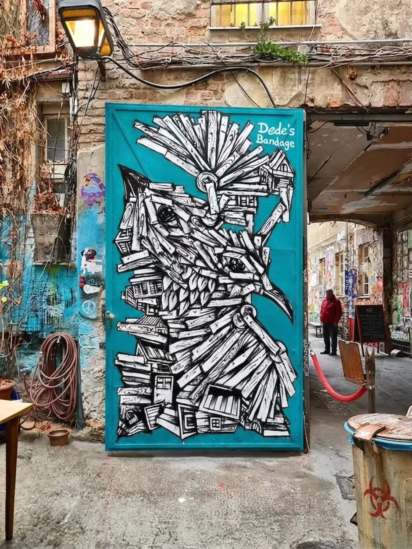 🩵❤️ AFIKOMAN TREASURE HUNT Day 5️⃣ !
Long time since my last visit to Berlin, I miss this place so much. I definitely remember I have a painting there but sometimes I feel like I don't remember exactly how it looks like..
🔎 Can you spot how many di