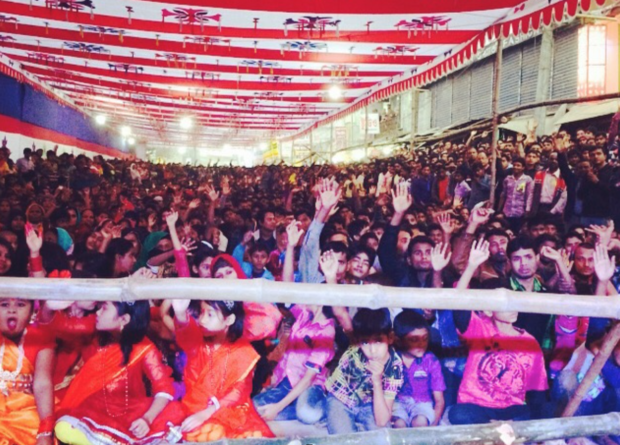 About 3000 inside the tent, another 10-15 thousand gather outside to listen. 