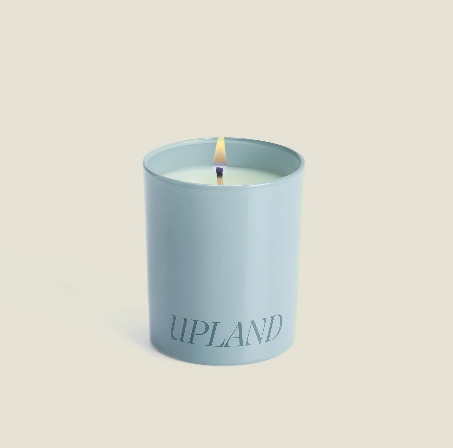 As the air turns crisp and the seasons shift, let Upland carry you to the quiet majesty of the High Sierra. Notes of Jeffrey pine, juniper berry, and wild grasses evoke the wilderness in its autumn stillness&mdash;a reminder that nature&rsquo;s beaut