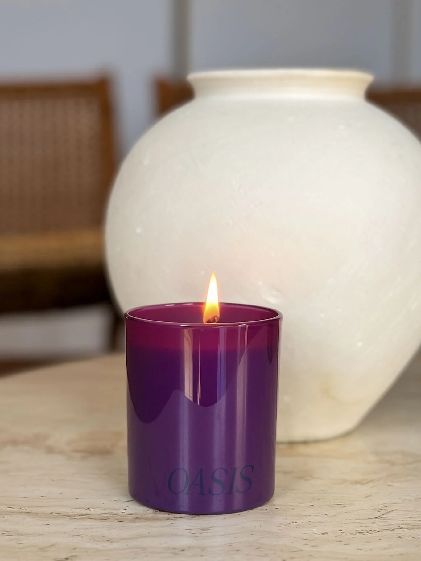 Embark on a journey to serenity, where the horizon meets the sky. Oasis whisks you away to a realm of spiritual growth and profound insight. With notes of soothing incense, vibrant saffron, cinnamon leaves, and rich woody amber for a sense of warmth 