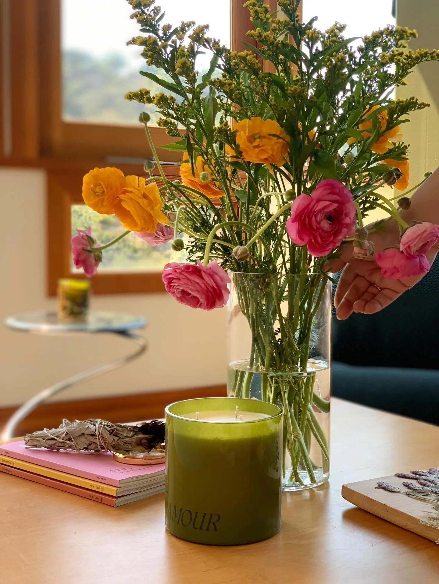 Morning light, fresh blooms, and a quiet moment to return to yourself.

Shop the Amour collection online 💐