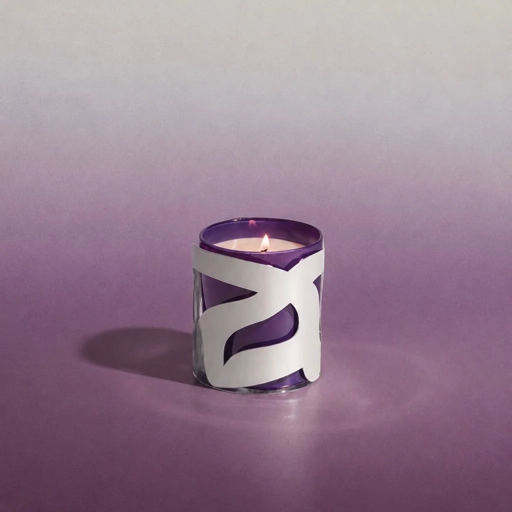 The aura of the cCown Chakra. Where reflection becomes ritual. 

Oasis featured in our infinite flow holder.
