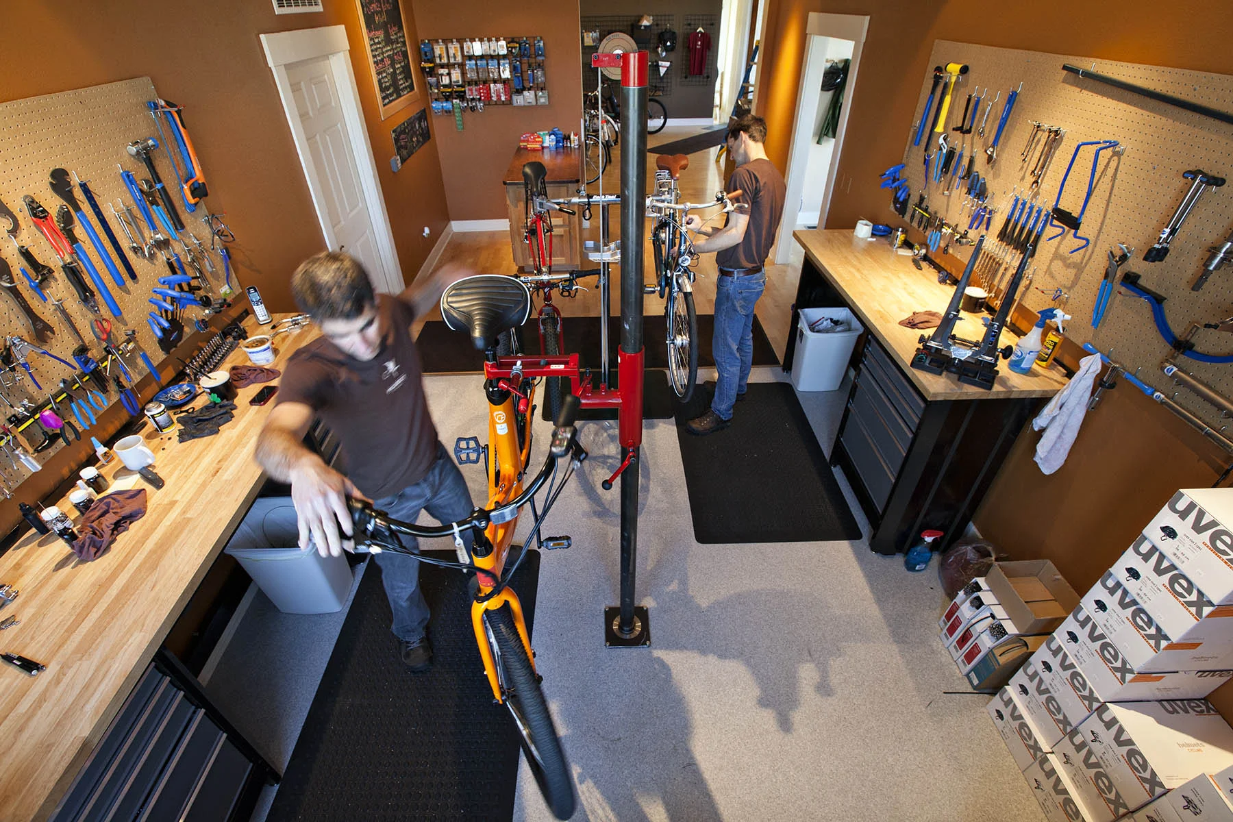 piccadilly cycles interior 008.jpg